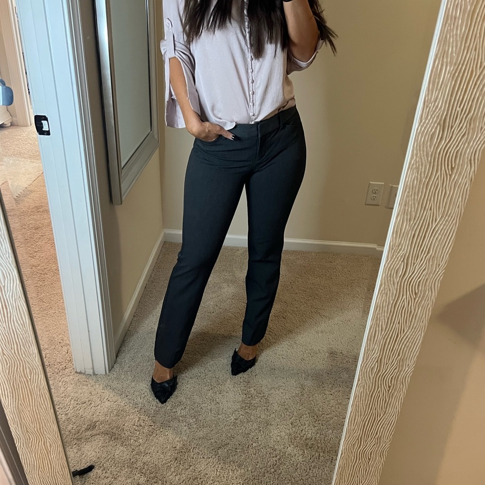 Express Editor Pant. Stretch. Low rise. In perfect condition. Size 2R  No tags